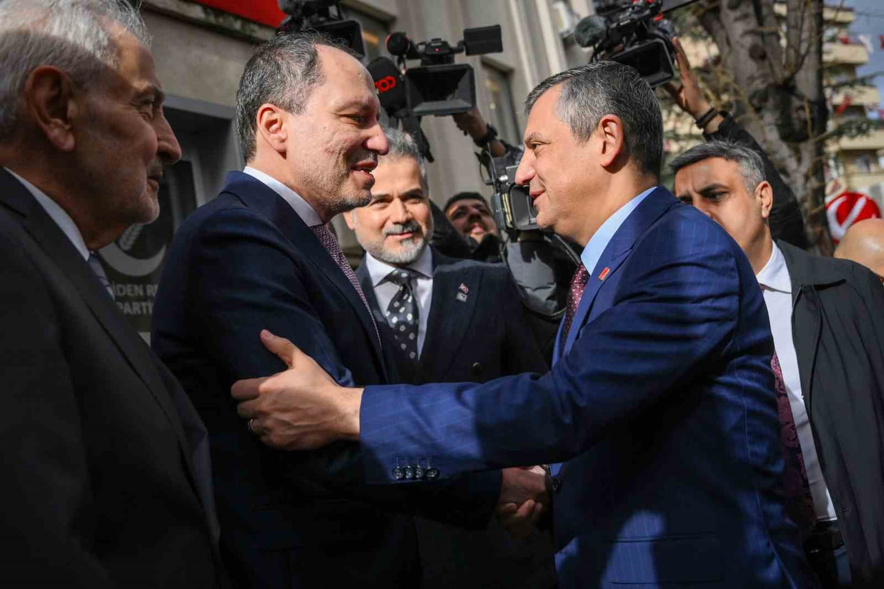 CUMHURİYET HALK PARTİSİ (CHP) GENEL BAŞKANI ÖZGÜR ÖZEL, YENİDEN REFAH PARTİSİ GENEL BAŞKANI FATİH...