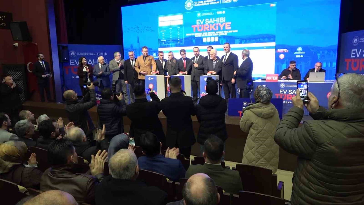 CUMHURİYET TARİHİNİN EN KAPSAMLI SOSYAL KONUT HAMLESİ OLAN TOKİ’NİN 500 BİN SOSYAL KONUT PROJESİ...