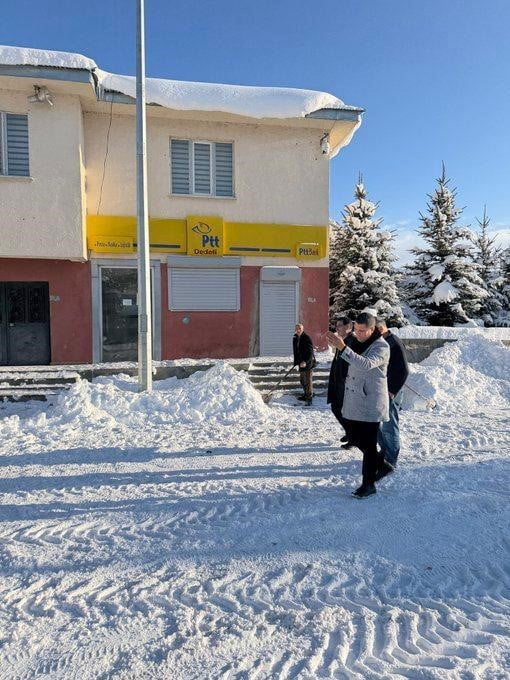 DEDELİDE ETKİLİ OLAN YOĞUN KAR YAĞIŞI SONRASI DEDELİ BELEDİYESİ EKİPLERİ TARAFINDAN BAŞLATILAN KAR...