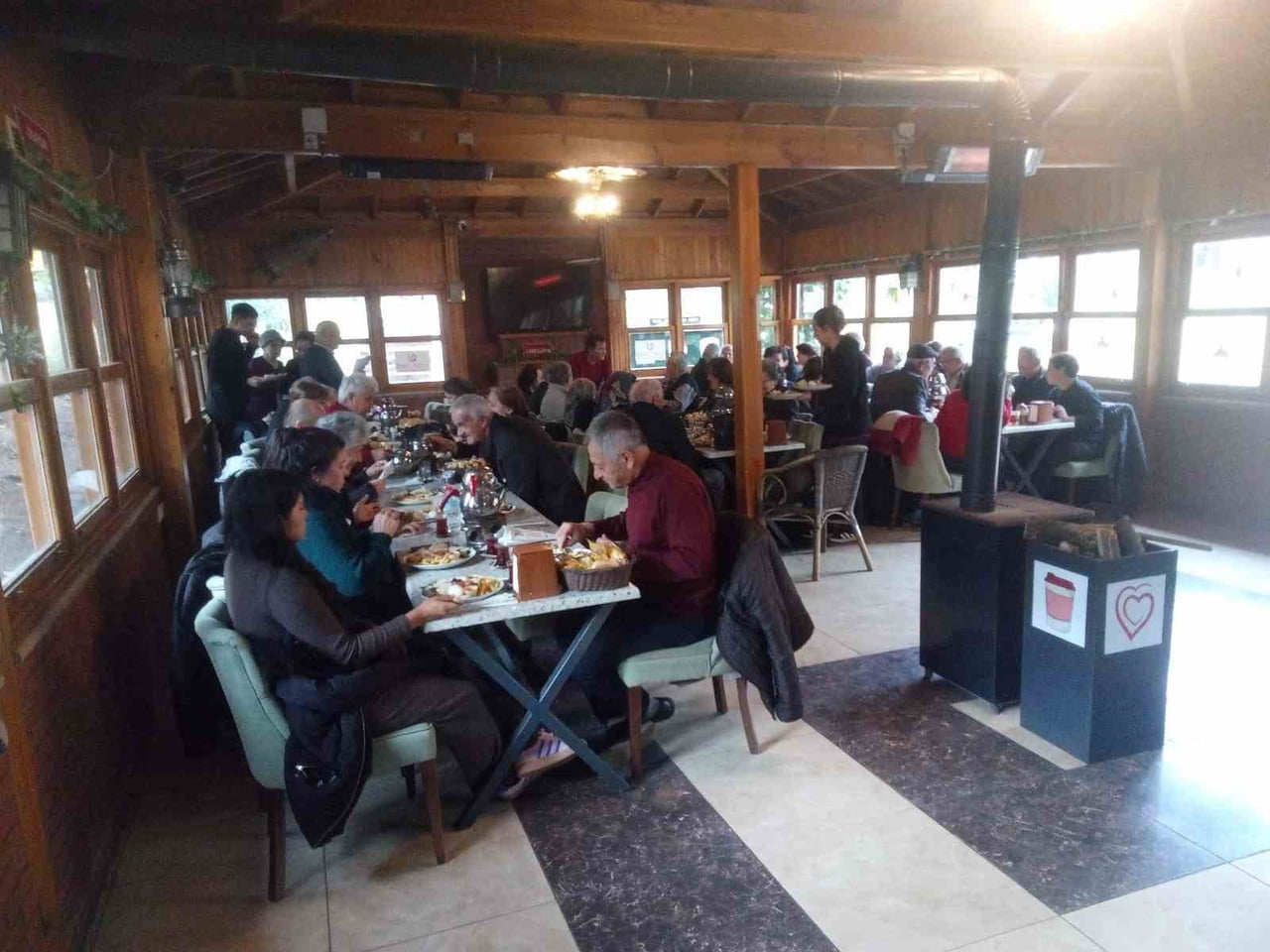 DENİZLİ’DE 1979-1980 DÖNEMİ ÇAL TİCARET LİSESİ MEZUNLARI, 45 YIL SONRA ÖĞRETMENLERİYLE DÜZENLENEN...