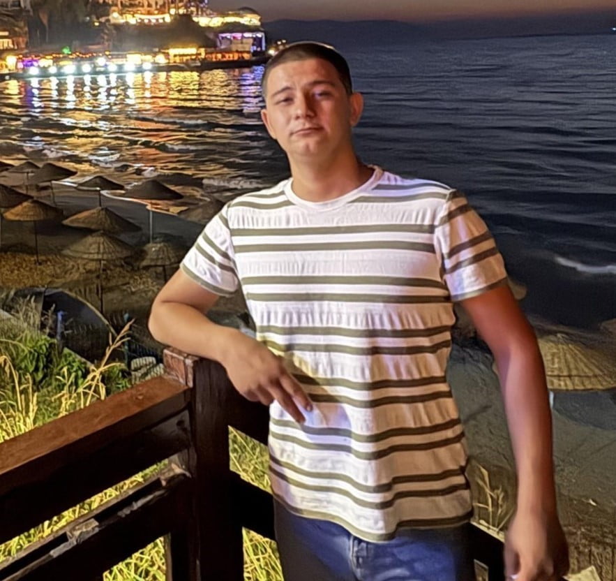 DENİZLİ’DE ESNAFLIK YAPAN 20 YAŞINDAKİ BARAN SAMİ VURAL, İŞ YERİNDE ÖLÜ BULUNDU. 20 YAŞINDAKİ GENÇ...