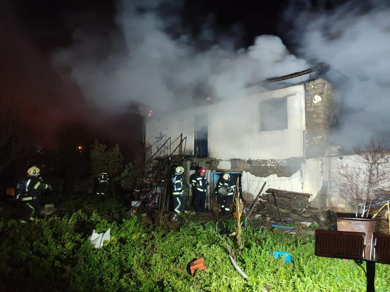 DENİZLİ’DE GECE SAATLERİNDE YANAN SAMANLIK KORKUYA NEDEN OLDU. EKİPLERİN YOĞUN UĞRAŞLARI SONUCU...