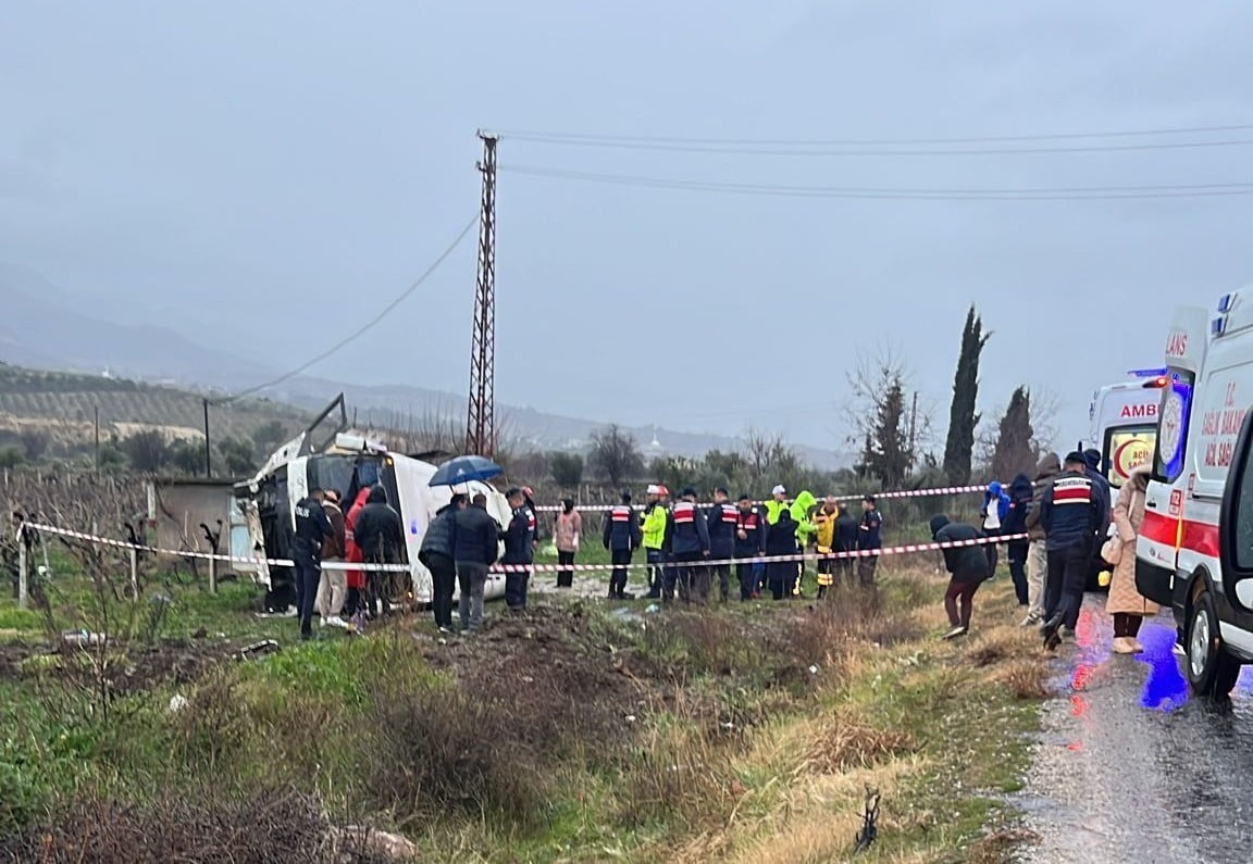 DENİZLİ’DEN BULDAN’DA GÖREV YAPAN MEMURLARI MESAİYE YETİŞTİRMEK İÇİN YOLA ÇIKAN SERVİS, KONTROLDEN...