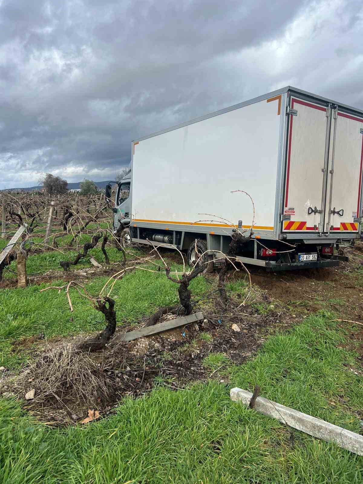 DENİZLİ’NİN BULDAN İLÇESİNDE, KAZALARLA SIK SIK GÜNDEME GELEN BULDAN KARAYOLUNDA MEYDANA GELEN...