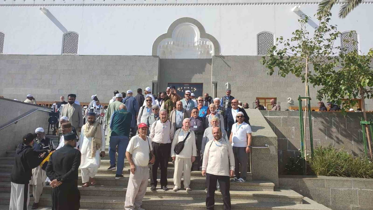 DENİZLİ UMRE GURUBU, MEDİNE’DEKİ DIŞ ZİYARET PROGRAMINI TAMAMLADI. KIBLATEYN MESCİDİ İLE BAŞLAYAN...