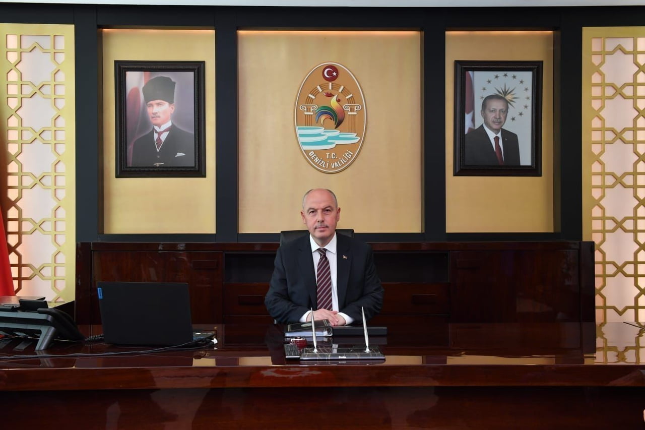 DENİZLİ VALİSİ ÖMER FARUK COŞKUN 10 OCAK İDARECİLER GÜNÜ DOLAYISIYLA KUTLAMA MESAJI...