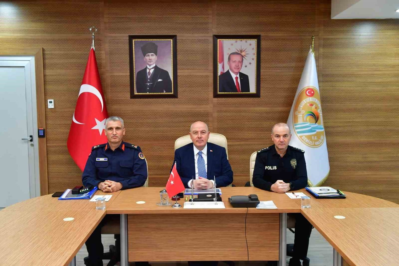 DENİZLİ VALİSİ ÖMER FARUK COŞKUN, 2025 YILI ARALIK AYI ASAYİŞ VERİLERİNİ PAYLAŞTI. DENİZLİ’DE TÜM...
