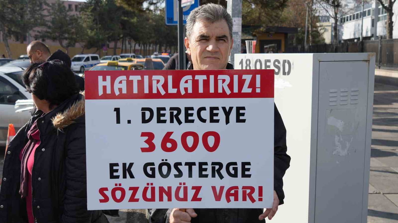 DEVLET MEMURLARI KONFEDERASYONU GENEL BAŞKANI OSMAN KAYA, "EN AZ YÜZDE 30 REFAH PAYI EKLENMEDEN...