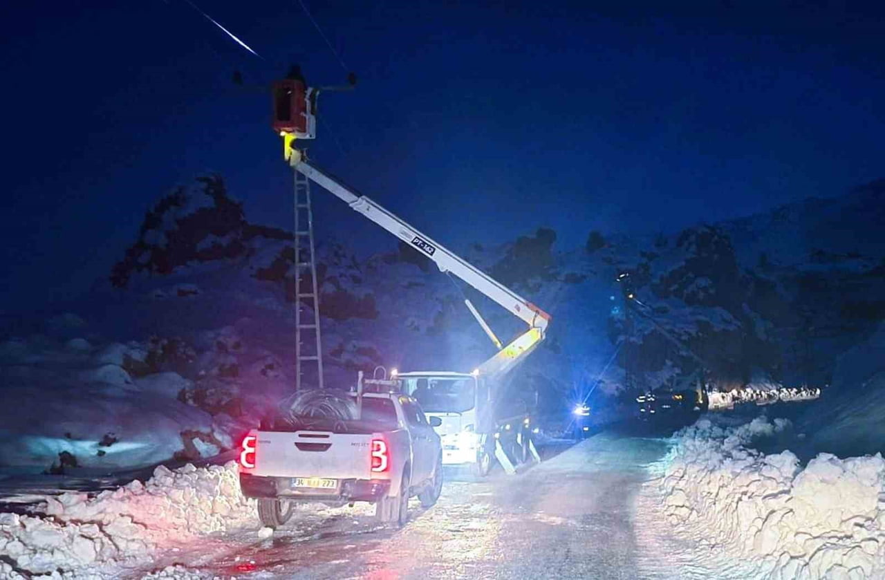 DİCLE ELEKTRİK, SON YILLARIN EN AĞIR KIŞ ŞARTLARININ YAŞANDIĞI DİYARBAKIR’IN ÇÜNGÜŞ İLÇESİNDE...