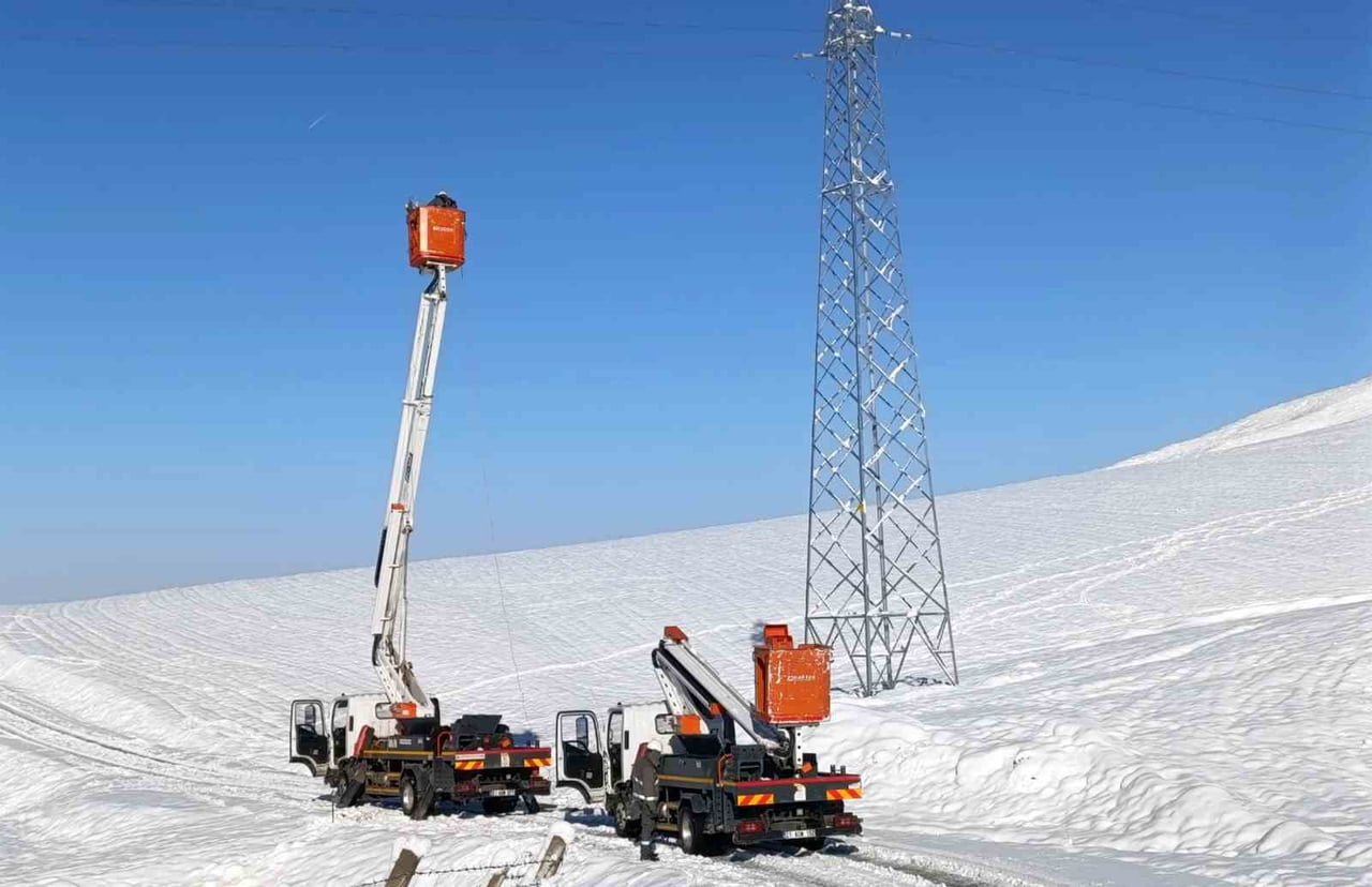 DİCLE ELEKTRİK, YAZIN KAVURUCU SICAKLARDA OLDUĞU GİBİ, KIŞIN DONDURUCU SOĞUKTA DA KESİNTİSİZ...