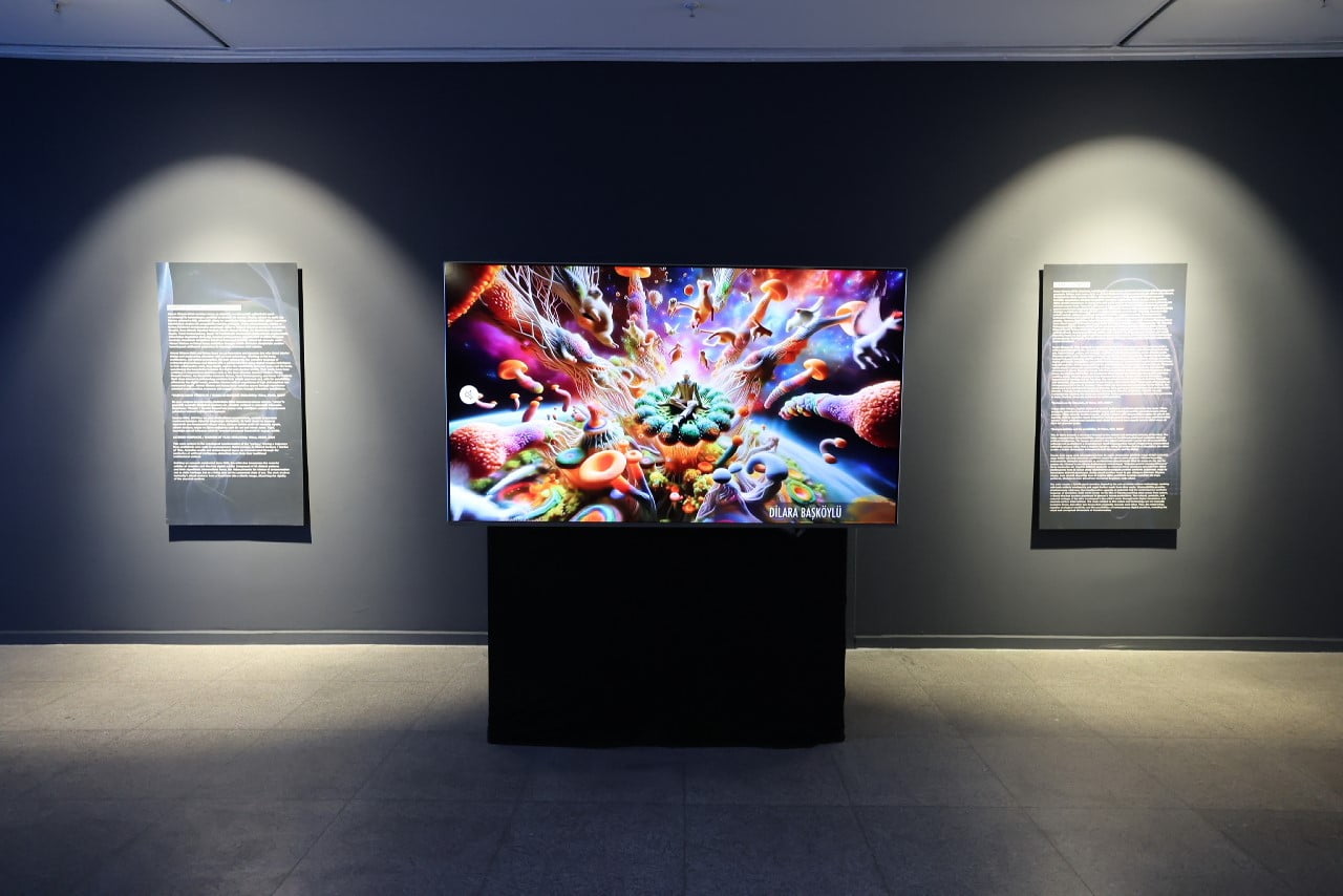 DİJİTAL ÇAĞIN SANAT ÜZERİNDEKİ DÖNÜŞTÜRÜCÜ ETKİSİNİ ODAĞINA ALAN " FİJİTAL KAPILAR" BAŞLIKLI SERGİ...