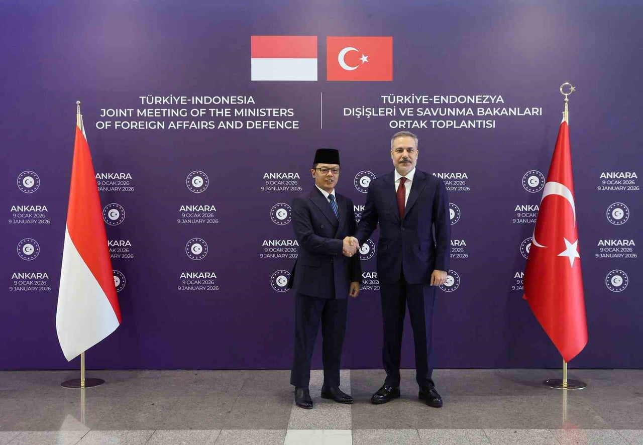 DIŞİŞLERİ BAKANI HAKAN FİDAN, ENDONEZYA DIŞİŞLERİ BAKANI SUGİONO İLE BİR ARAYA GELDİ.