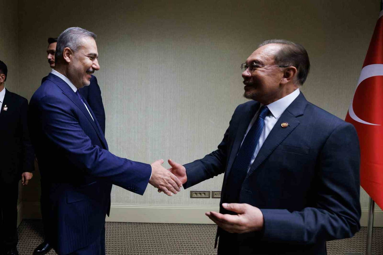 DIŞİŞLERİ BAKANI HAKAN FİDAN, MALEZYA BAŞBAKANI ENVER İBRAHİM VE MALEZYA DIŞİŞLERİ BAKANI MOHAMED...