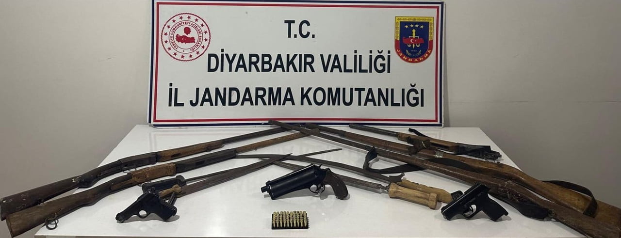 DİYARBAKIR'DA JANDARMA EKİPLERİ TARAFINDAN YAPILAN OPERASYONLARDA ÇOK SAYIDA SİLAH VE GÜMRÜK...