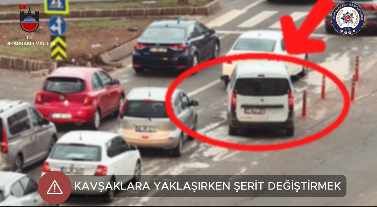 DİYARBAKIR'DA KAVŞAKLARA YAKLAŞIRKEN ŞERİT DEĞİŞTİREN SÜRÜCÜLER DRONLA TESPİT EDİLEREK CEZAİ İŞLEM...