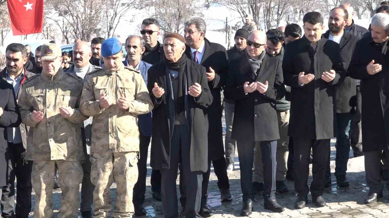 DİYARBAKIR'IN KULP İLÇESİ KIRSAL HAMZALI MAHALLESİ'NDE TERÖR ÖRGÜTÜ PKK SALDIRILARINDA ŞEHİT OLAN...