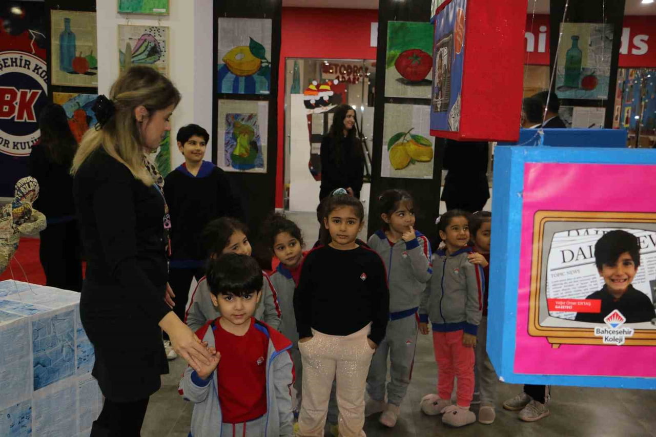 DİYARBAKIR BAHÇEŞEHİR KOLEJİ ÖĞRENCİLERİ TARAFINDAN ‘GAZETECİLER GÜNÜ SERGİSİ VE BULUŞMASI’...