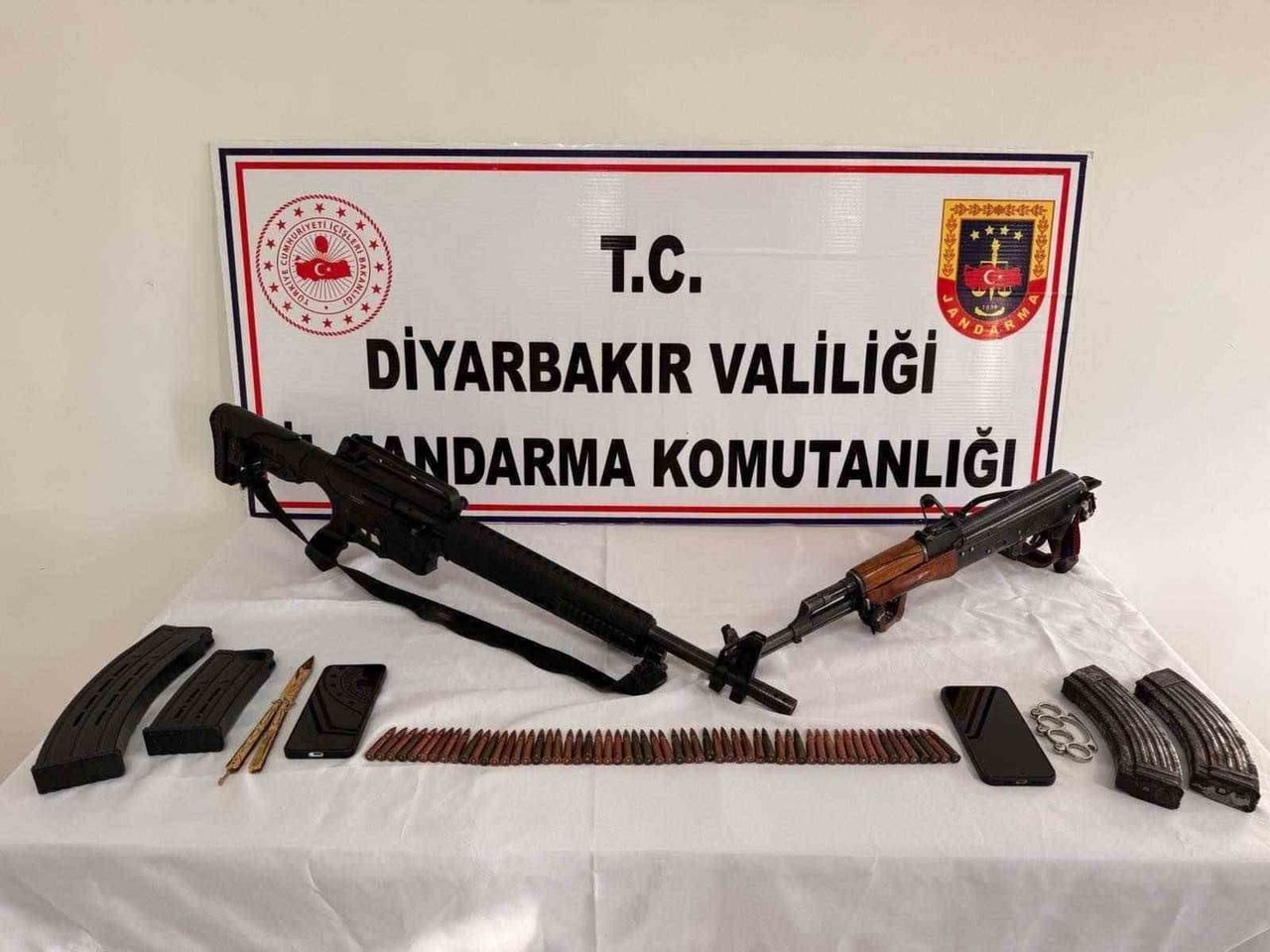 DİYARBAKIR’DA DÜZENLENEN KAÇAKÇILIK OPERASYONLARINDA 31 ŞÜPHELİ HAKKINDA İŞLEM YAPILDI.