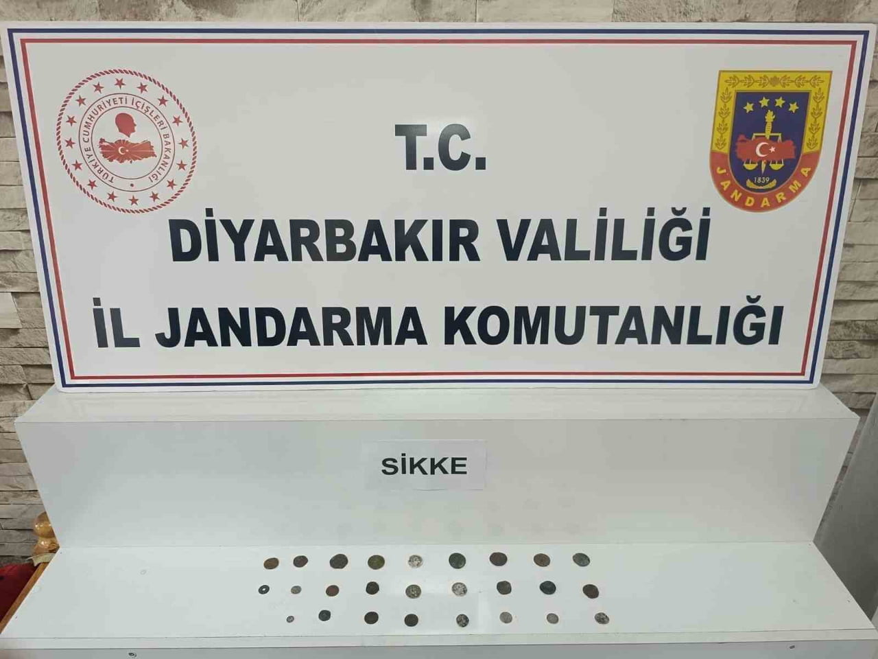 DİYARBAKIR’DA JANDARMA EKİPLERİNCE DÜZENLENEN KAÇAKÇILIK OPERASYONLARINDA 56 ŞÜPHELİ HAKKINDA...