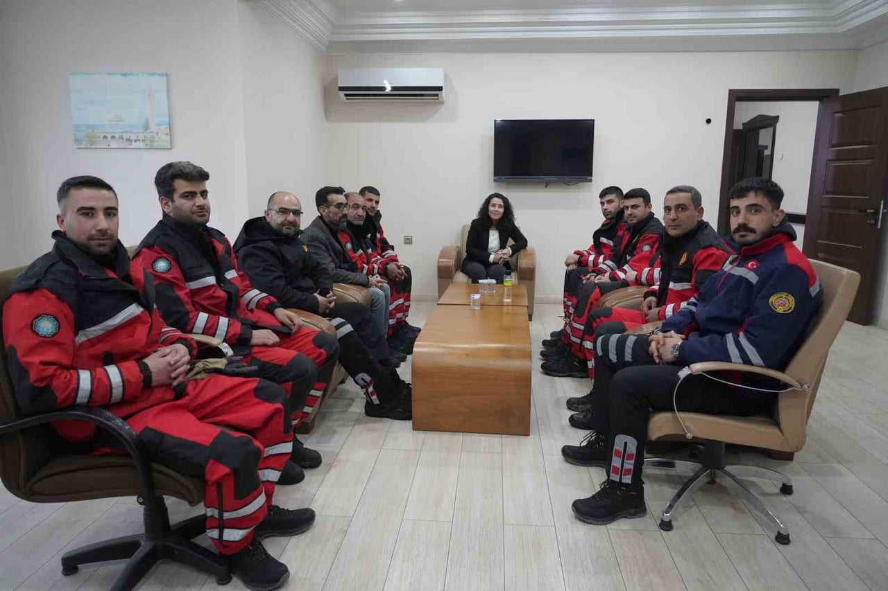 DİYARBAKIR’IN KULP İLÇESİNDE ETKİSİNİ ARTIRMASI BEKLENEN YOĞUN KAR YAĞIŞI NEDENİYLE ÇIĞ RİSKİNE...