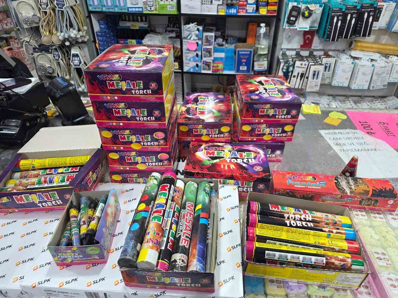 DÖRTYOL’DA MAYTAP, HAVAİ FİŞEK, MEŞALE SATIŞI YAPANLAR DENETLENDİ