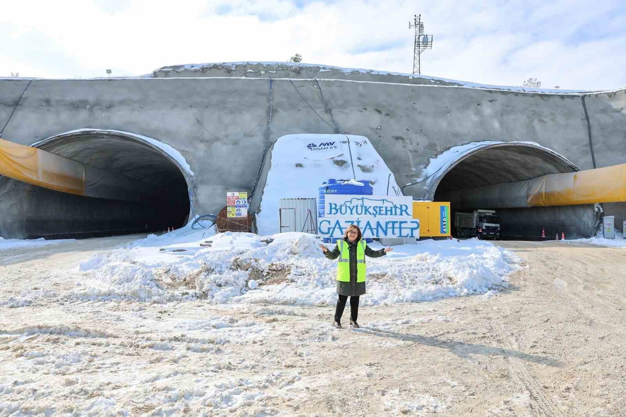 DÜLÜK-OSB TÜNELİ’NİN DÖRTTE BİRİ TAMAMLANDI