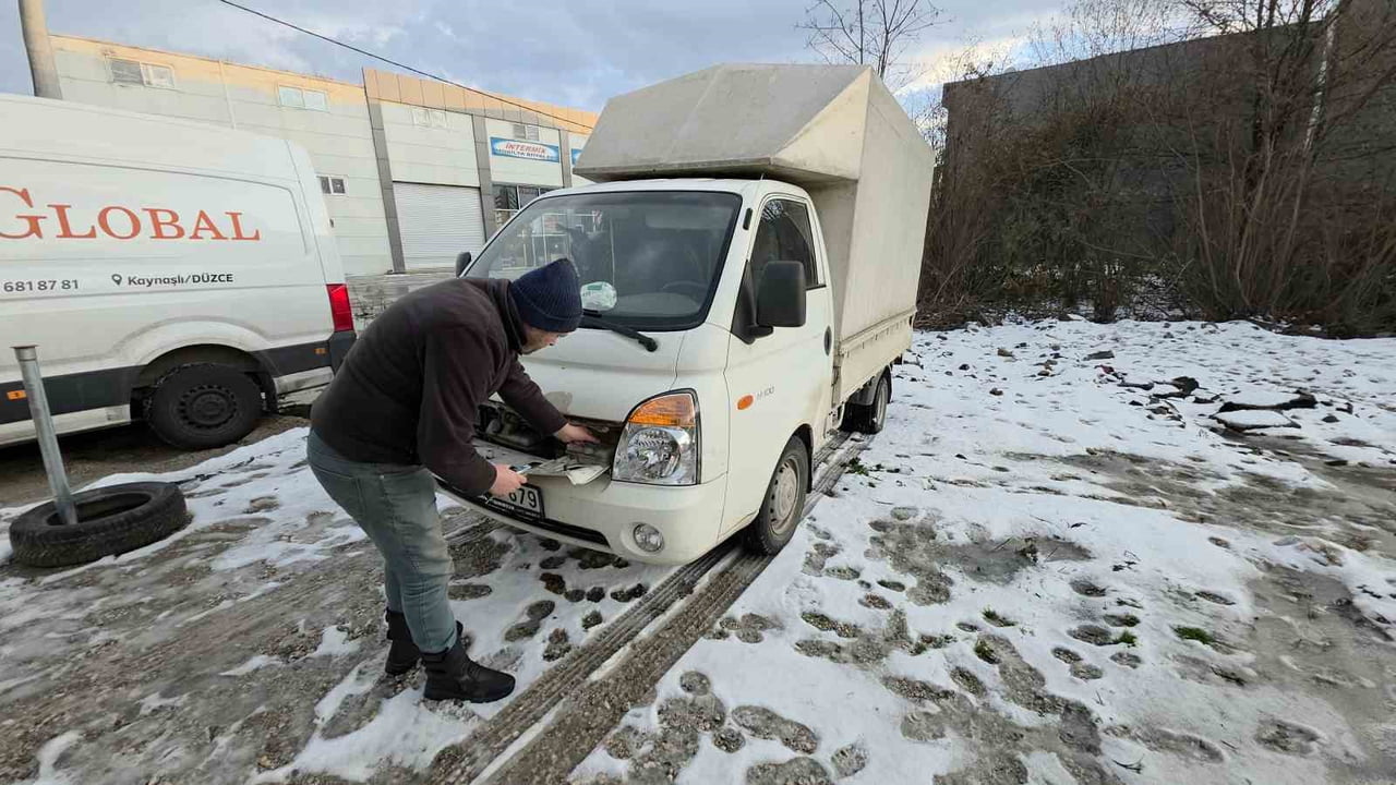 DÜZCE'DE HAVA SICAKLIĞININ SIFIRIN ALTINDA 10 DERECEYE KADAR DÜŞMESİ NEDENİYLE ANTİFRİZİ...