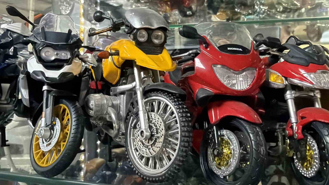 DÜZCE'DE NALBUR VE HIRDAVAT ÜZERİNE ESNAFLIK YAPAN AYDIN ÇETİNKAYA, 30 YILDIR BİRİKTİRDİĞİ...