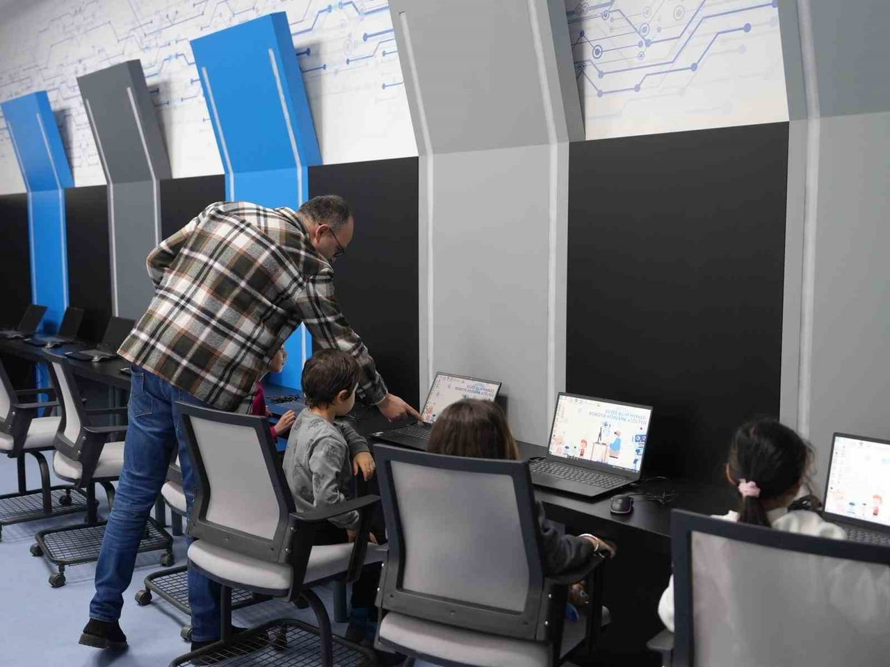 DÜZCE BELEDİYESİ ÇOCUK ÜNİVERSİTESİ’NDE SÖMESTR TATİLİ ETKİNLİKLERİ BAŞLADI. 5-6 VE 7-14 YAŞ...