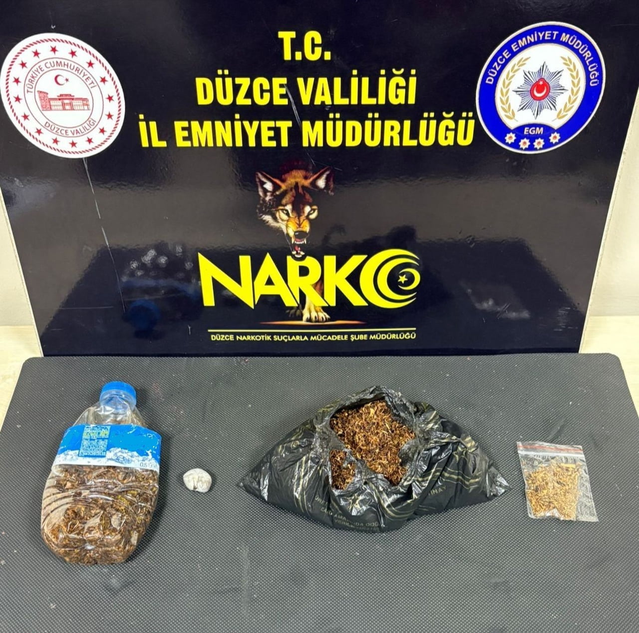 DÜZCE’DE POLİS EKİPLERİ TARAFINDAN YAPILAN İKİ AYRI UYUŞTURUCU OPERASYONUNDA GÖZALTINA ALINAN 2...