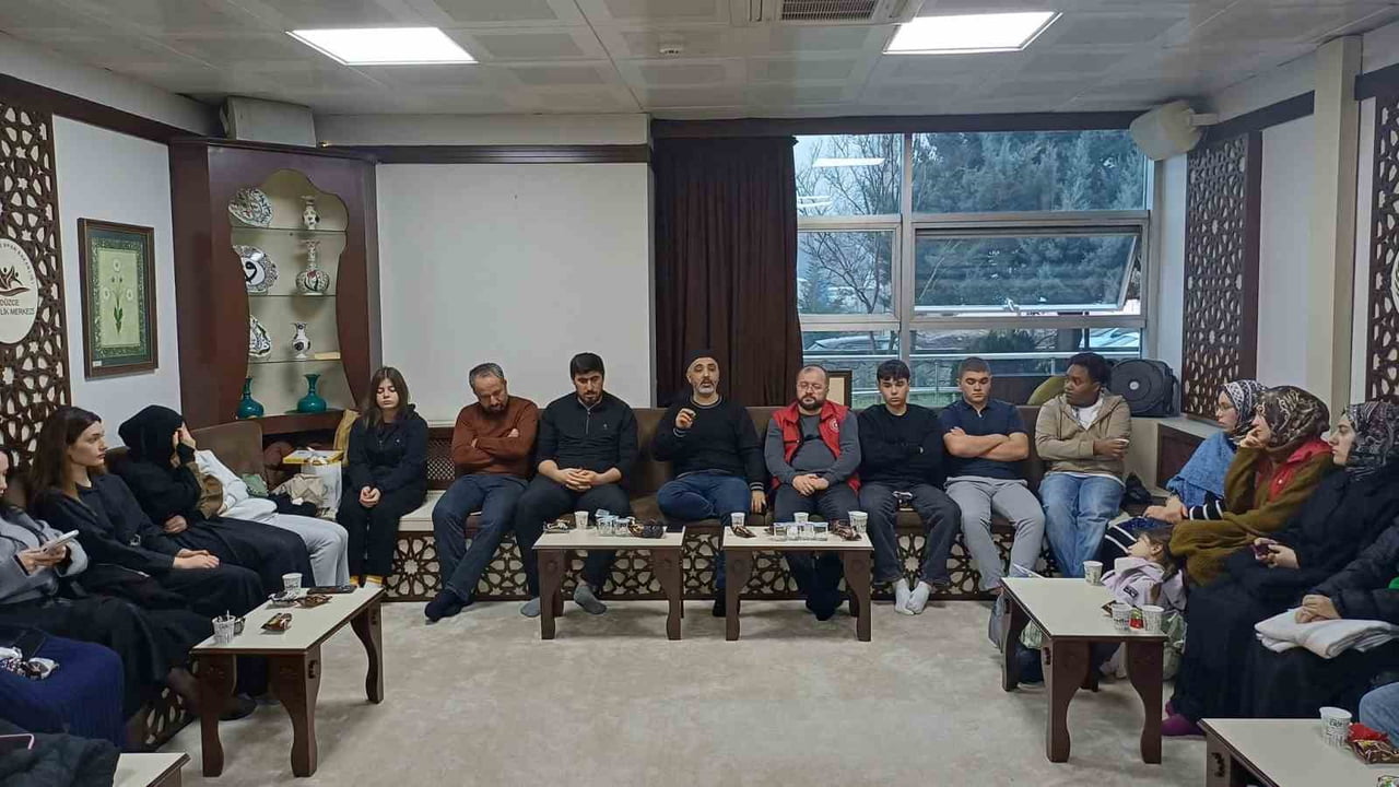 DÜZCE GENÇLİK VE SPOR İL MÜDÜRLÜĞÜ BÜNYESİNDE DÜZENLENEN MANEVİ ETKİNLİKTE, ÖĞRENCİLER VE GÖNÜLLÜ...