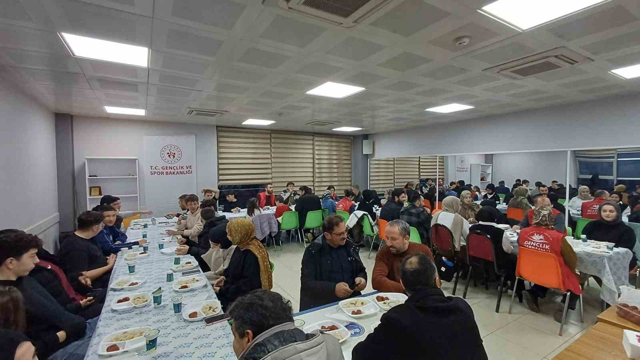 DÜZCE GENÇLİK VE SPOR İL MÜDÜRLÜĞÜ BÜNYESİNDE DÜZENLENEN MANEVİ ETKİNLİKTE, ÖĞRENCİLER VE GÖNÜLLÜ...