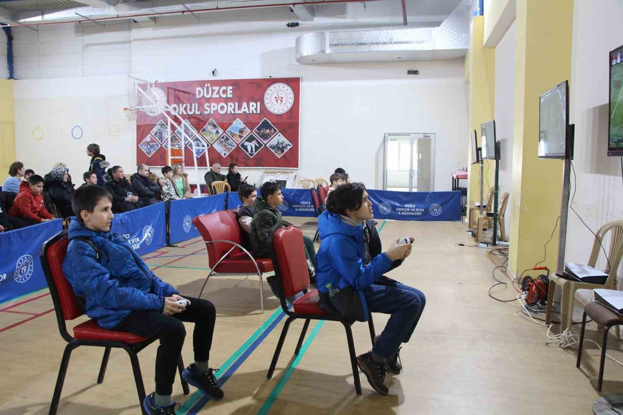 DÜZCE GENÇLİK VE SPOR İL MÜDÜRLÜĞÜ TARAFINDAN HAYATA GEÇİRİLEN VE YARIYIL TATİLİNİN SEVİLEN...