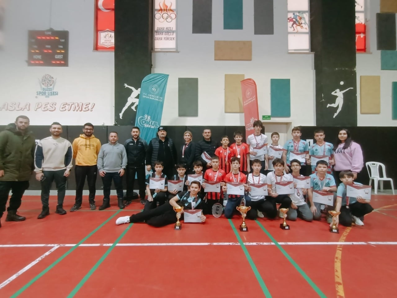 DÜZCE GENÇLİK VE SPOR İL MÜDÜRLÜĞÜ TARAFINDAN ORGANİZE EDİLEN OKUL SPORLARI BADMİNTON YILDIZ...