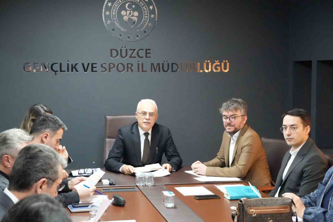 DÜZCE GENÇLİK VE SPOR İL MÜDÜRÜ ZEKERİYA ARSLANTÜRK, İL GENELİNDE FAALİYET GÖSTEREN YURT...