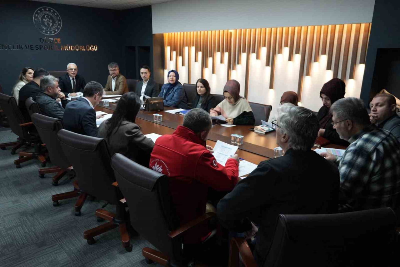 DÜZCE GENÇLİK VE SPOR İL MÜDÜRÜ ZEKERİYA ARSLANTÜRK, İL GENELİNDE FAALİYET GÖSTEREN YURT...