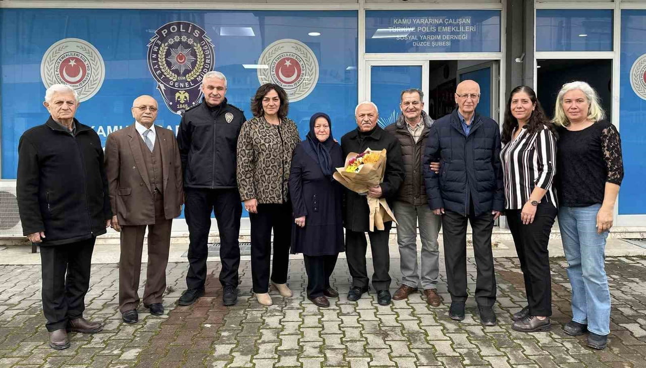 DÜZCE İL EMNİYET MÜDÜRÜ İBRAHİM ERGÜDER, DÜZCE POLİS EŞLERİ DERNEĞİ BAŞKANI ŞULE ERGÜDER, İL...
