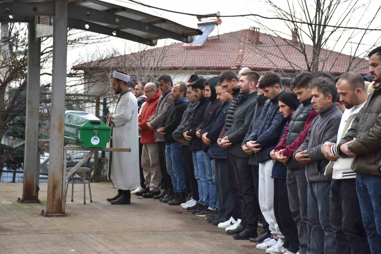 DÜZCE’NİN AKÇAKOCA İLÇESİNDE TARTIŞTIĞI ŞAHIS TARAFINDAN TÜFEKLE VURULARAK HAYATINI KAYBEDEN 22...