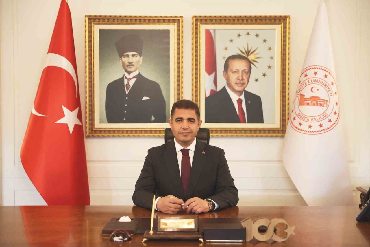 DÜZCE VALİSİ SELÇUK ASLAN, 2025 YILI ŞUBAT AYINDAN İTİBAREN İLDE SAHİPSİZ SOKAK HAYVANLARININ...