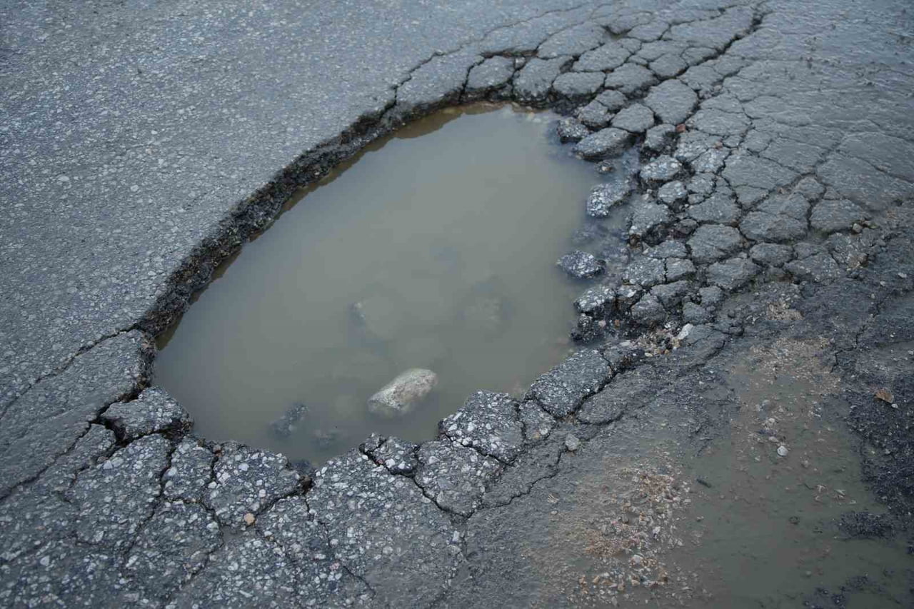 EDİRNE'DE SAĞANAK YAĞIŞIN ARDINDAN SUYLA KAPANAN ÇUKURA GİREN BİR SÜRÜCÜNÜN KAZA YAPARAK...