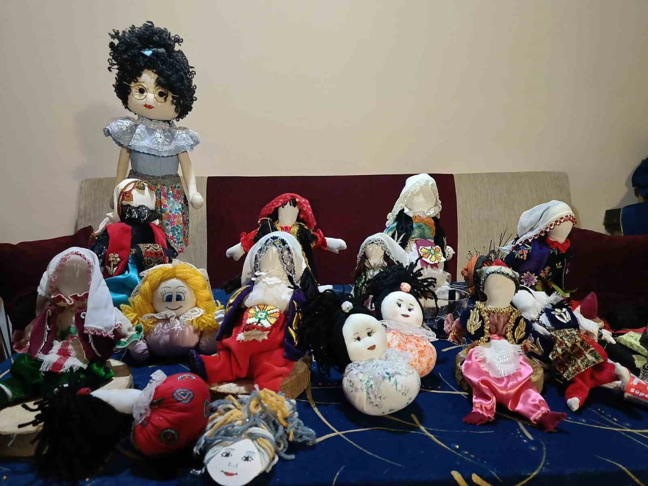 EDİRNE’DE YAŞAYAN 76 YAŞINDAKİ EMİNE ÇAĞLAYAN’IN BİR HAYALLE BAŞLATTIĞI “İLKYAZ BEZ BEBEKLERİ”...