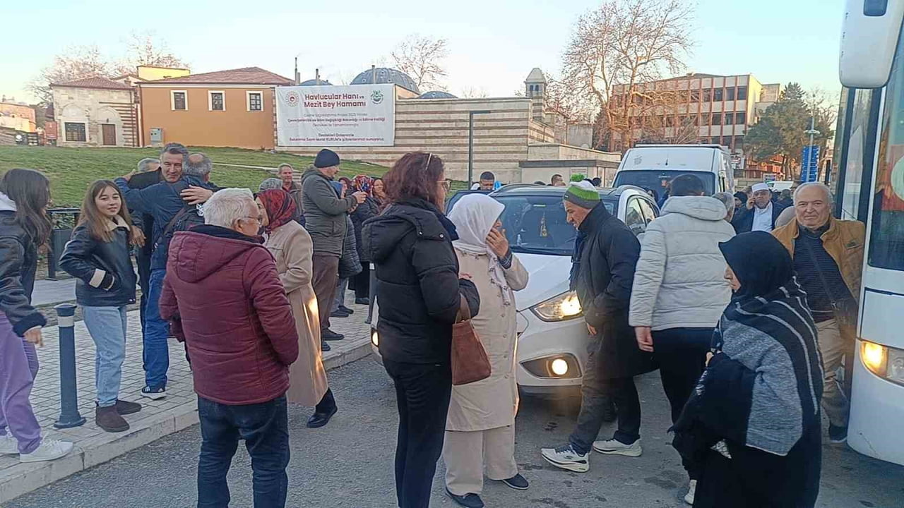 EDİRNE’DEN 31 ARALIK GECESİ KUTSAL TOPRAKLARA UĞURLANAN 75 KİŞİLİK UMRE KAFİLESİ, YAKLAŞIK 20 GÜN...