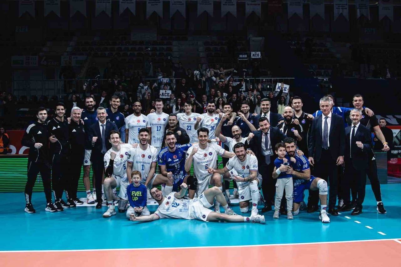 EFELER LİGİ'NİN 16. HAFTASINDA HALKBANK, SAHASINDA ALTEKMA'YI 3-0 MAĞLUP ETTİ.