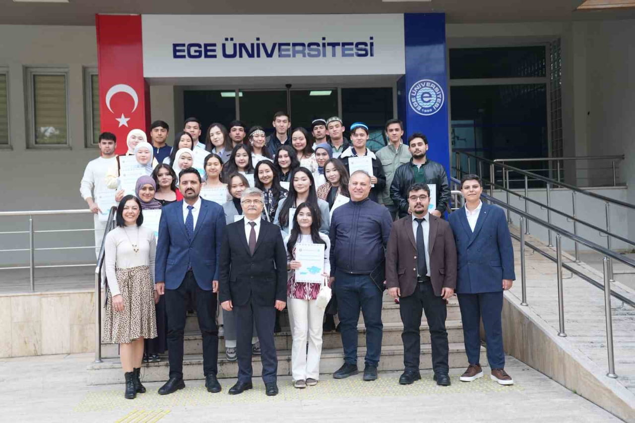 EGE ÜNİVERSİTESİ (EÜ) YENİ SENATO SALONUNDA DÜZENLENEN TOPLANTIYA EÜ REKTÖR YARDIMCISI PROF. DR....