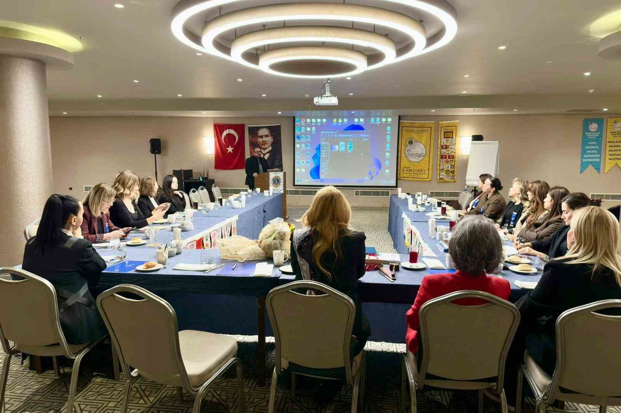 EĞİTİM DÜNYASI, İŞ DÜNYASI VE SİVİL TOPLUM KURULUŞLARIYLA İŞ BİRLİKLERİNİ SÜRDÜREN MERSİN...