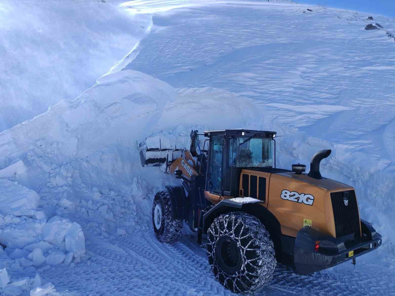 ELAZIĞ'DA KARLA MÜCADELE ÇALIŞMALARI SÜRÜYOR