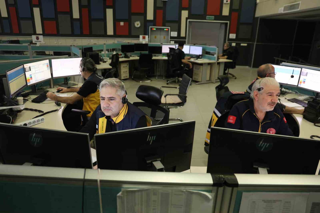 ELAZIĞ 112 ACİL ÇAĞRI MERKEZİ'NE GELEN 575 BİN ÇAĞRIDAN 217 BİNİ VAKAYA DÖNÜŞÜRKEN, 358 BİNİ...