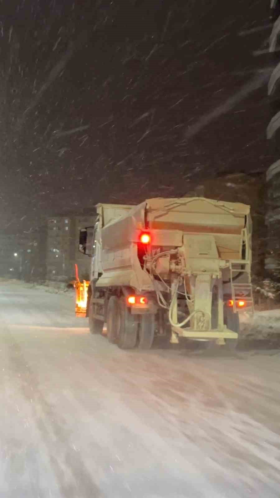 ELAZIĞ’DA AKŞAM SAATLERİNDE BAŞLAYAN VE HALEN ETKİSİNİ SÜRDÜREN KAR YAĞIŞINDAN DOLAYI ELAZIĞ...