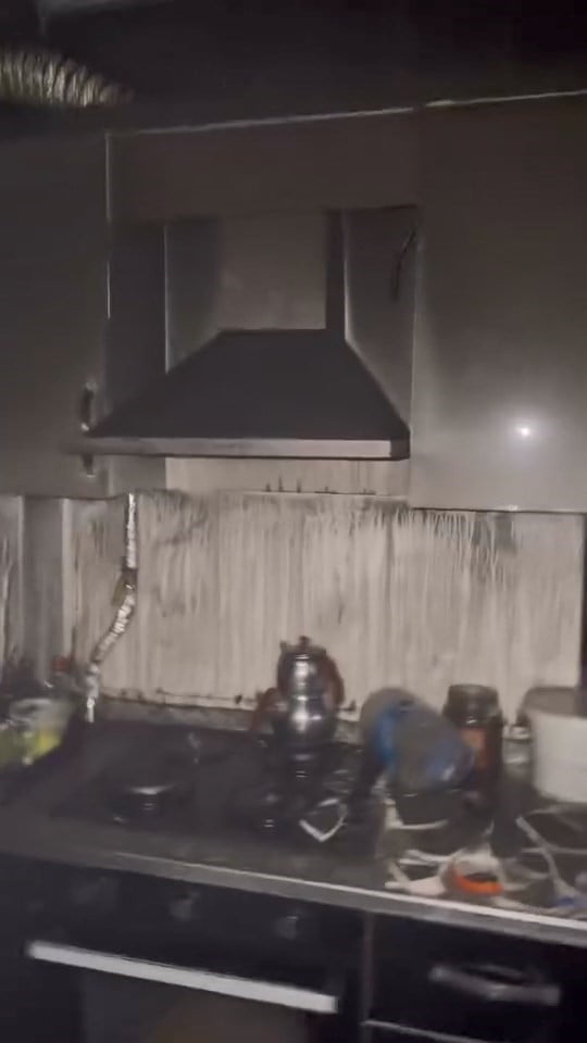 ELAZIĞ’DA BİR EVİN İÇERİSİNDE ÇIKAN YANGIN, İTFAİYE EKİPLERİ TARAFINDAN KONTROL ALTINA ALINARAK...