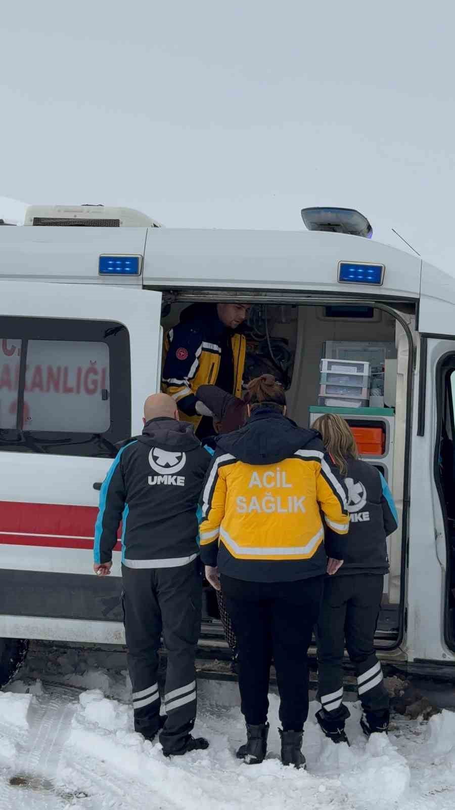 ELAZIĞ’DA RAHATSIZLANAN VE YOĞUN KAR YAĞIŞINDAN DOLAYI HASTANEYE GİDEMEYEN VATANDAŞIN YARDIMINA...